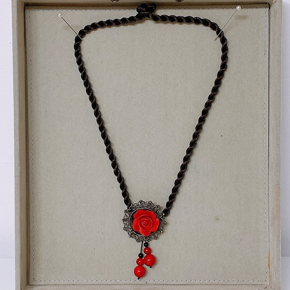 Red rose flower classic Chinese style necklace